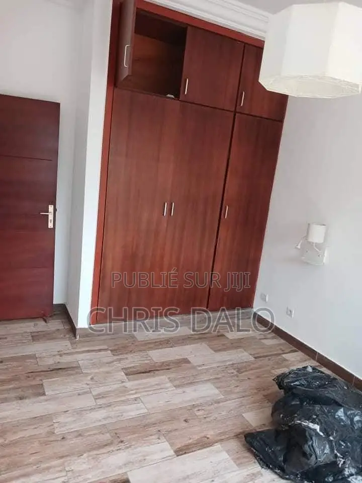 3chbre Duplex dans Achy, Cocody à Louer