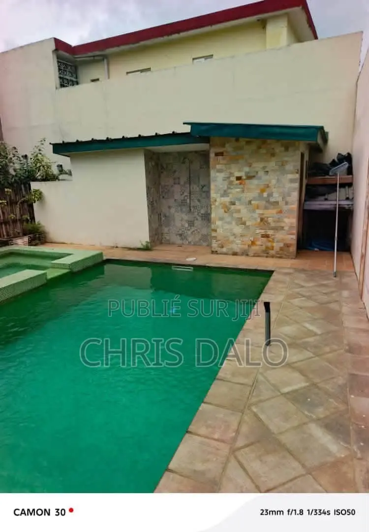 3chbre Duplex dans Achy, Cocody à Louer