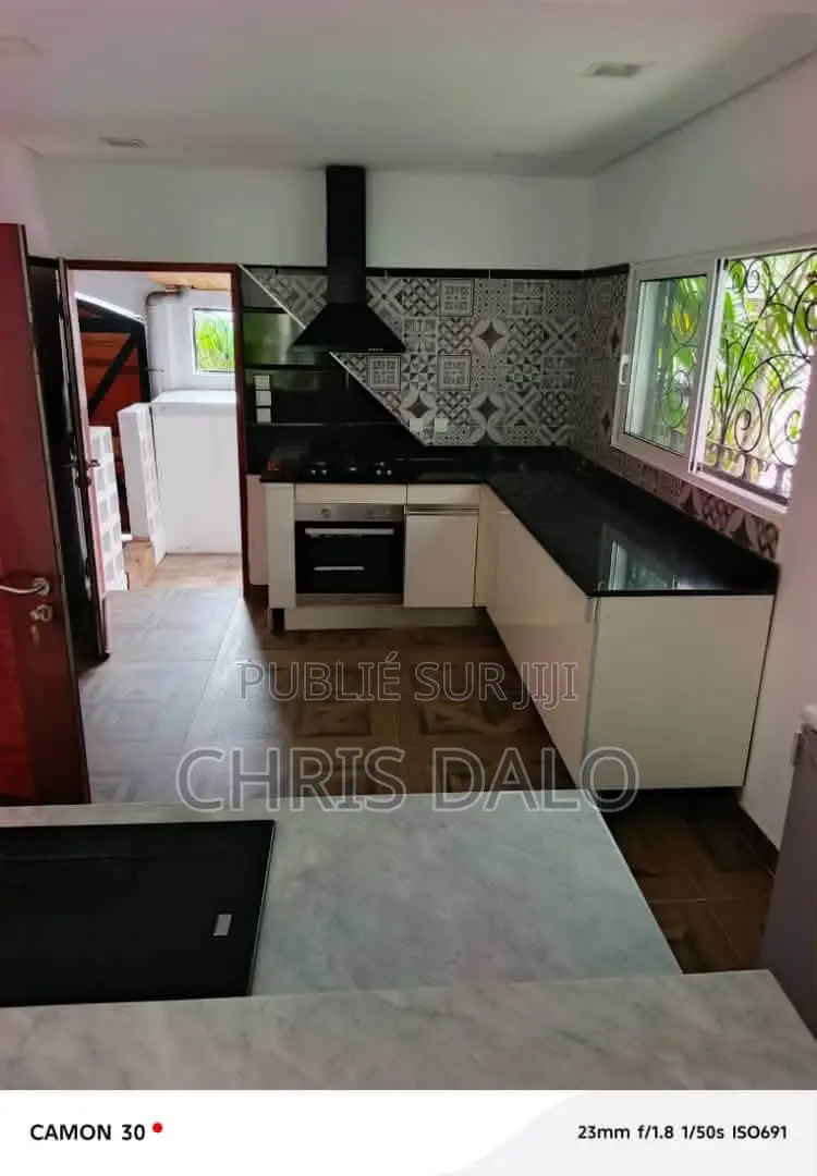 3chbre Duplex dans Achy, Cocody à Louer