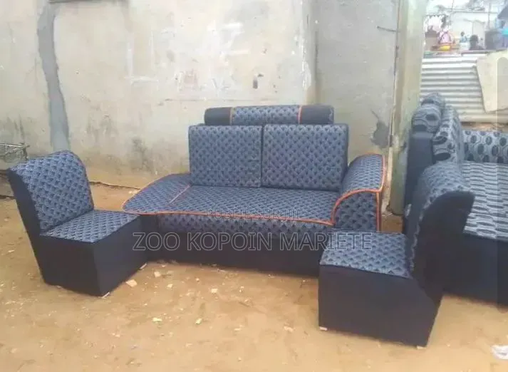 Cette Article S'appelle Canapé Deux Places Et Deux Pouffes Disponible