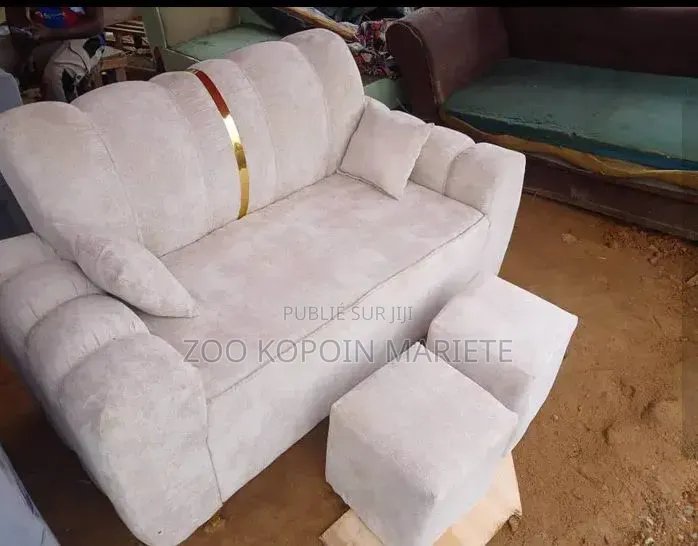 Cette Article S'appelle Canapé Deux Places Et Deux Pouffes Disponible