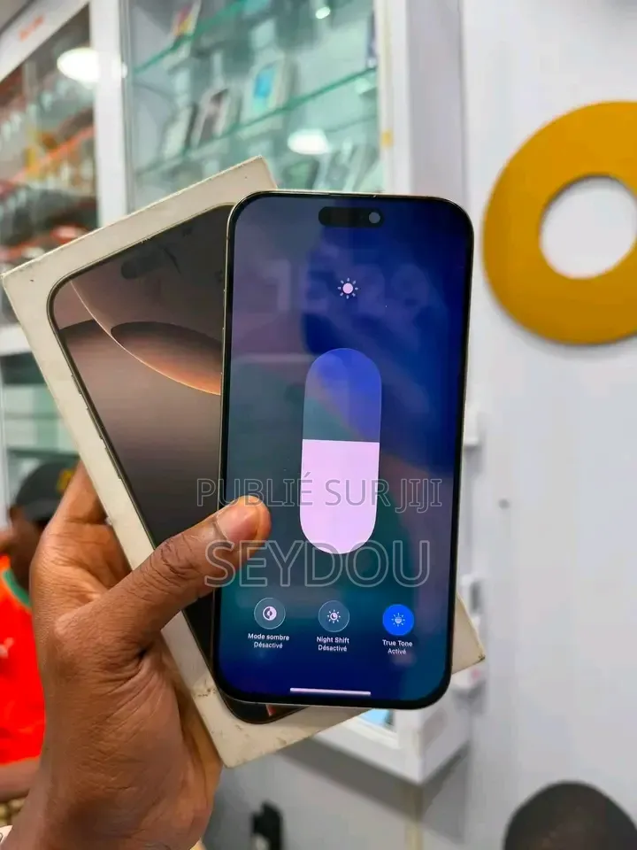 Nouveau Apple iPhone 16 Pro Max 256 GB Doré