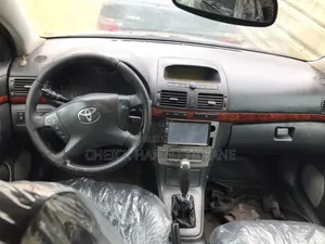 Toyota Avensis 2004 Gris