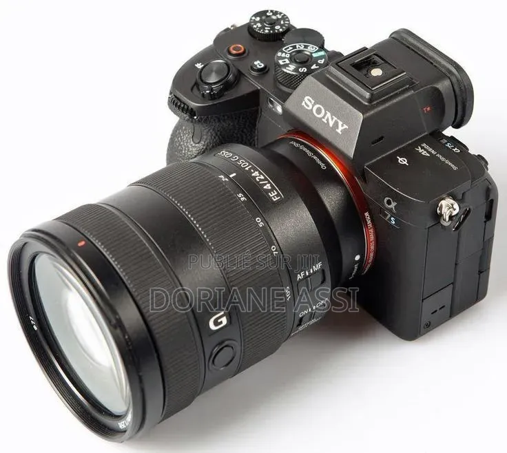 Sony Alpha Avec l'Objectif Sony Fe 90mm F/2 .8 Marco G Oss