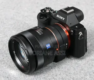 Sony Alpha Avec l'Objectif Sony Fe 90mm F/2 .8 Marco G Oss