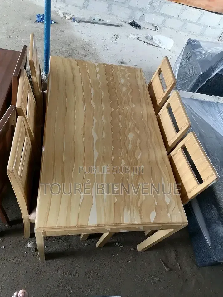 C'est d'Une Table À Manger