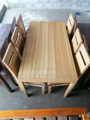 C'est d'Une Table À Manger