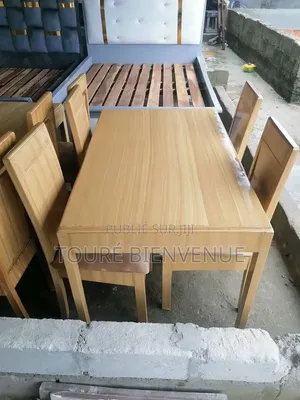 C'est d'Une Table À Manger