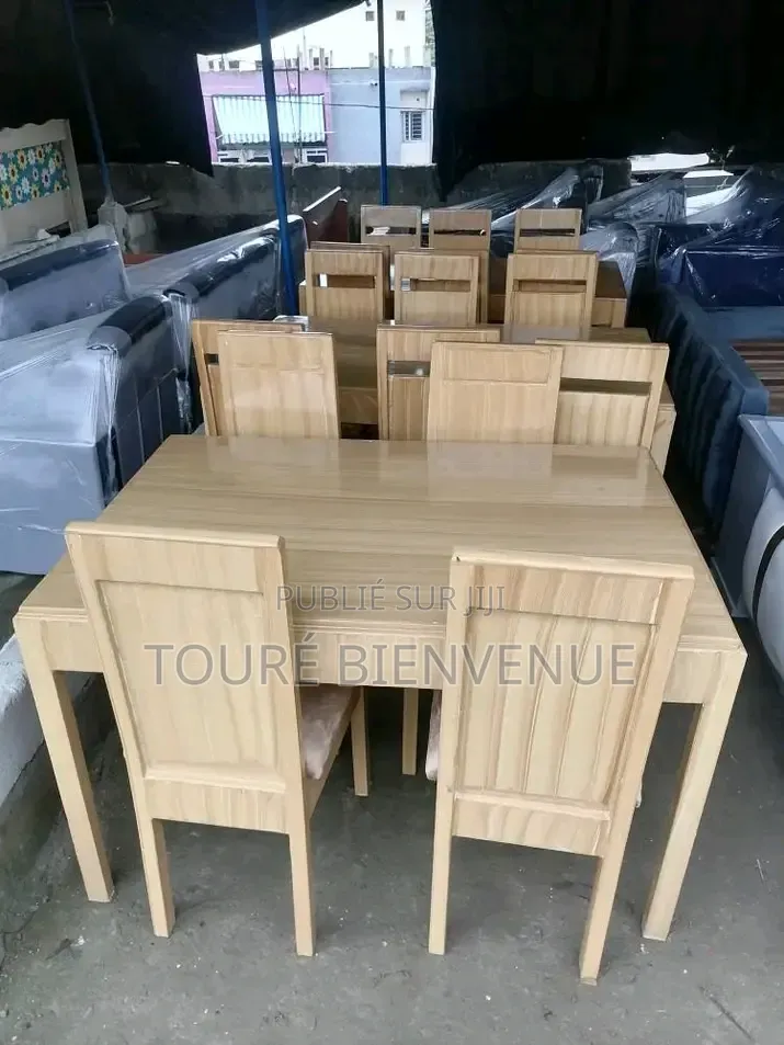 C'est d'Une Table À Manger