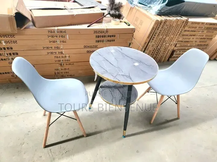 C'est d'Une Table À Manger