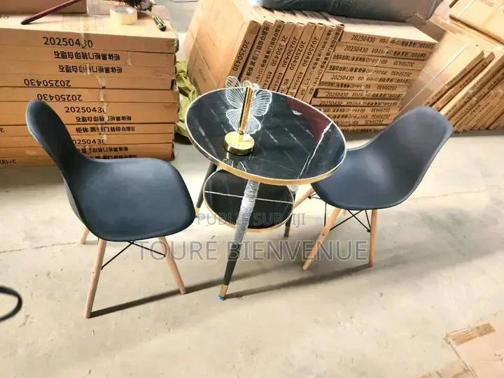 C'est d'Une Table À Manger