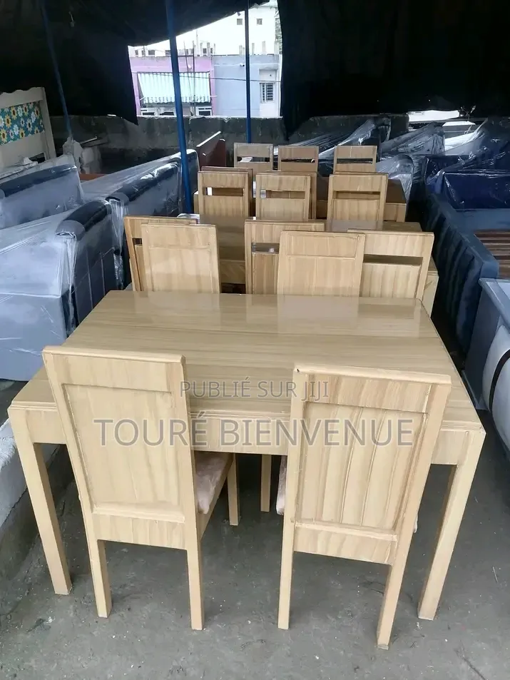 C'est d'Une Table À Manger