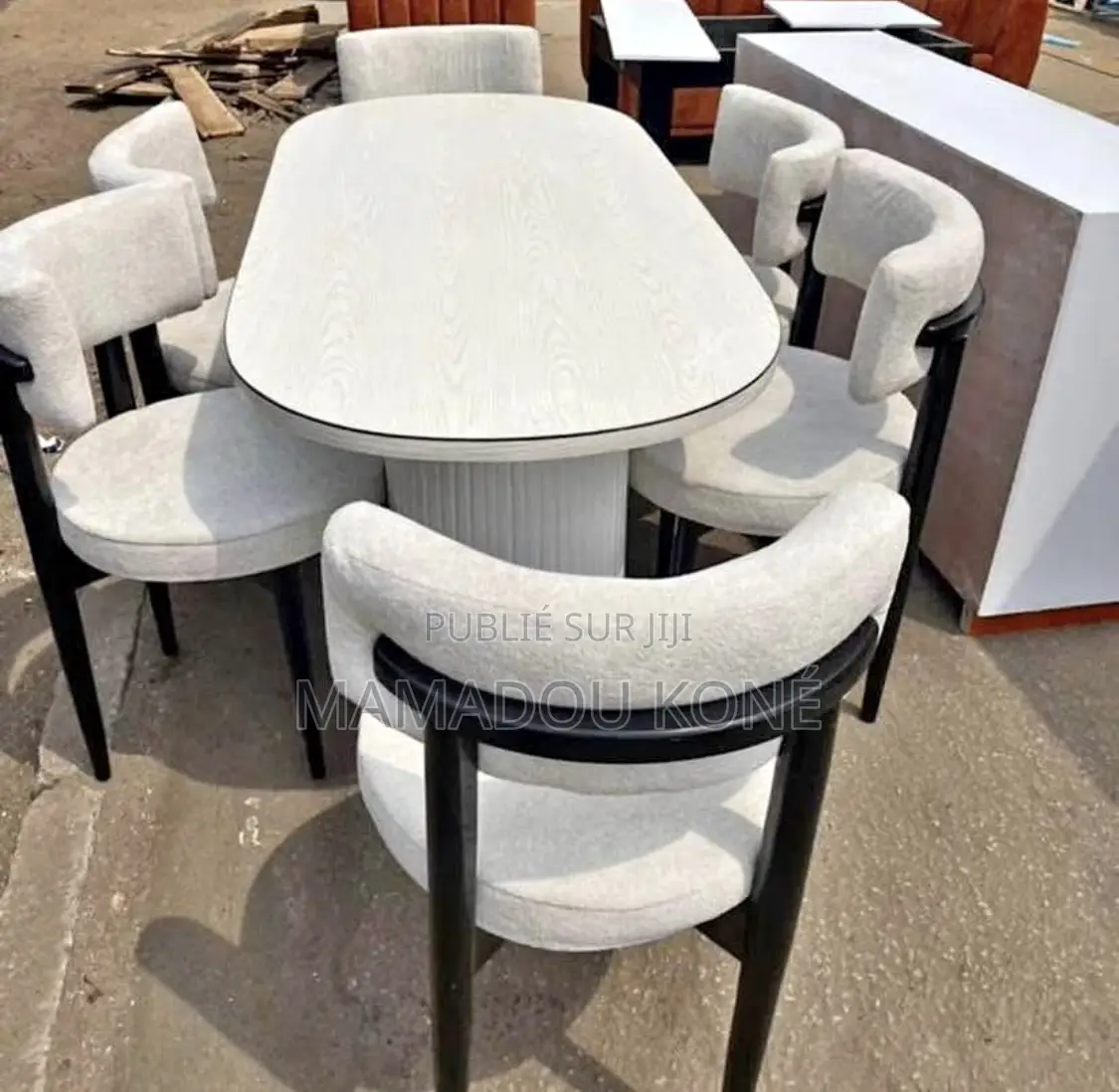 Table À Manger Et Chaises