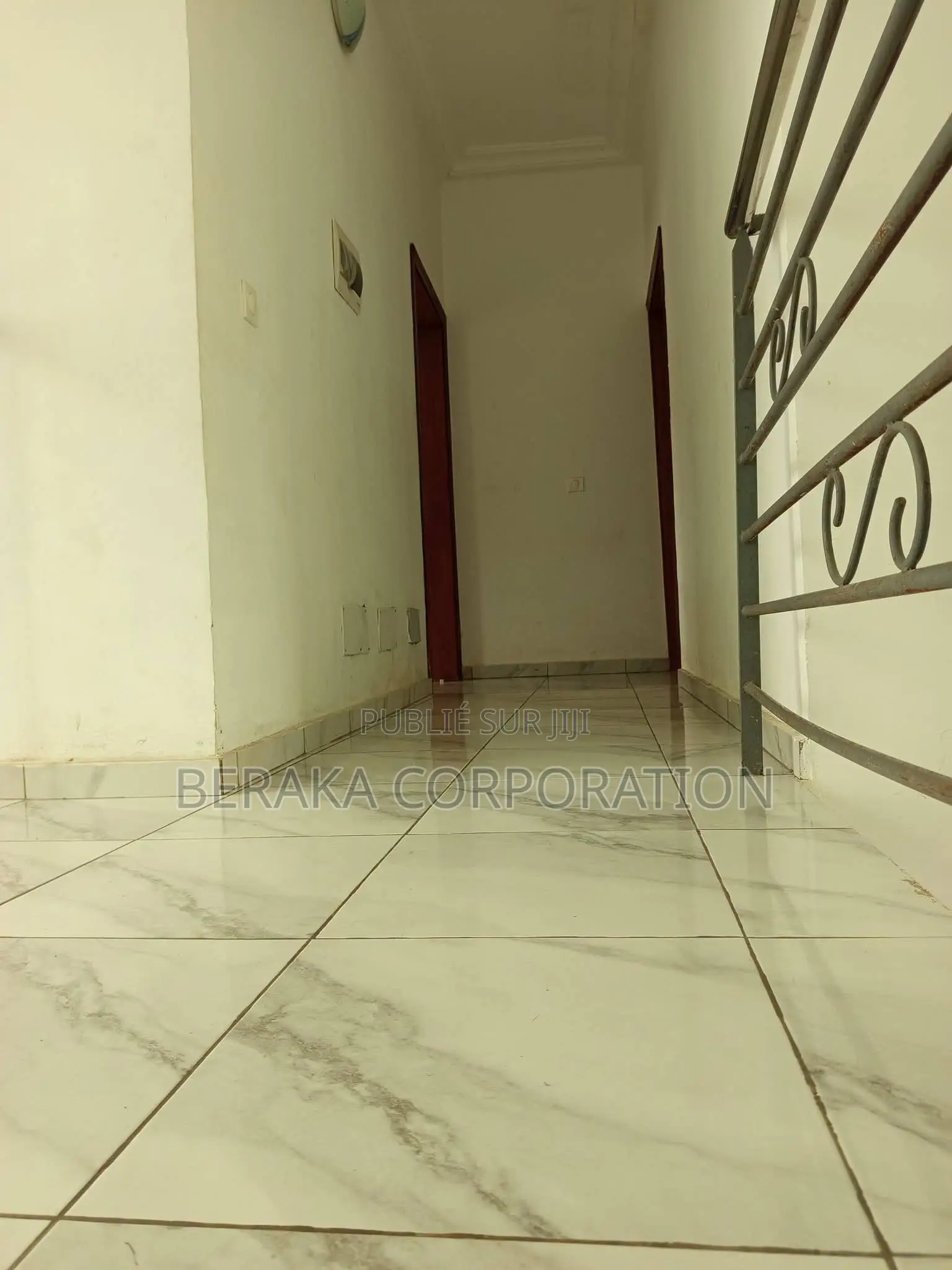 5chbre Duplex dans Beraka Corporation, Bingerville à Louer