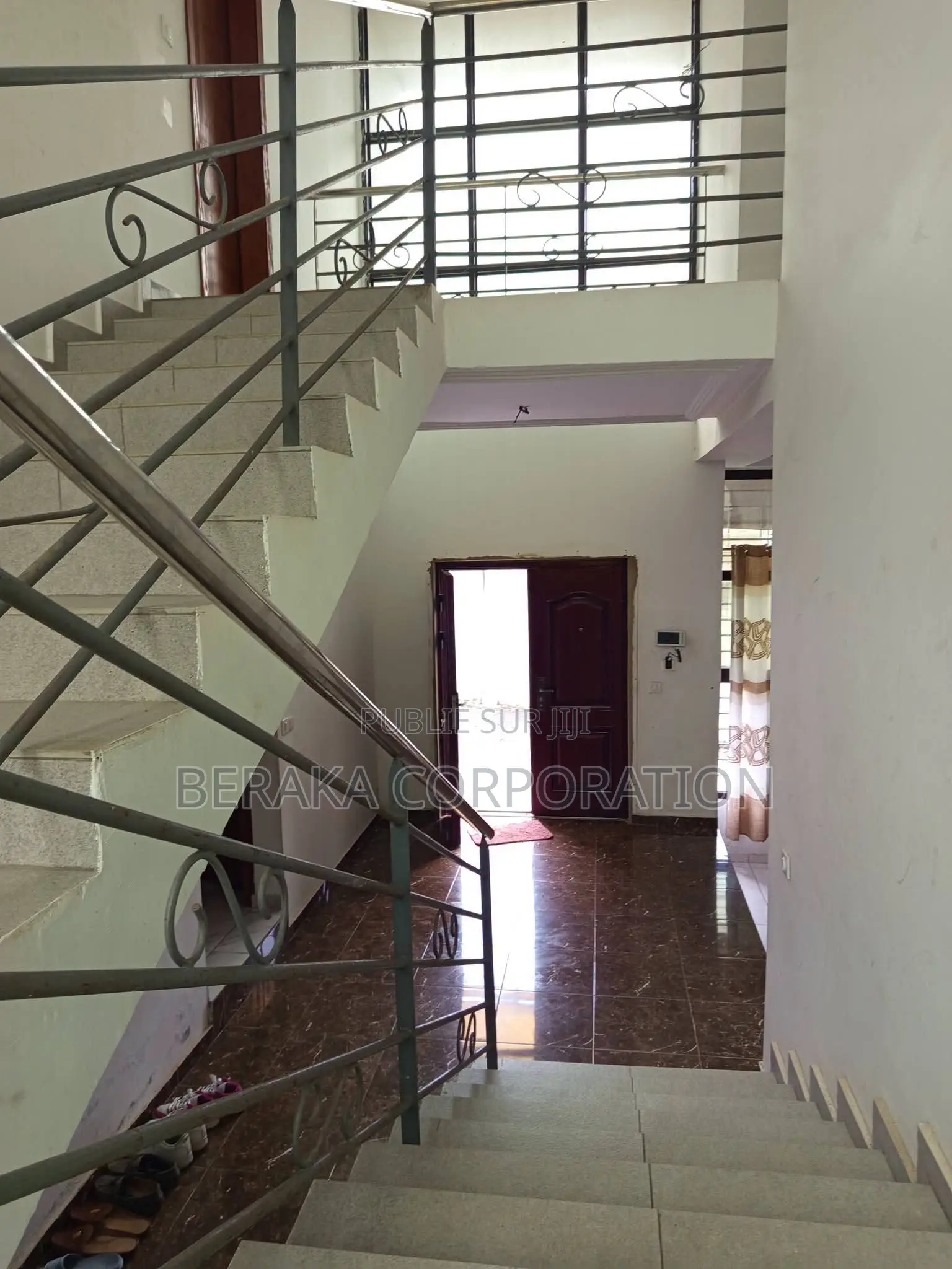 5chbre Duplex dans Beraka Corporation, Bingerville à Louer