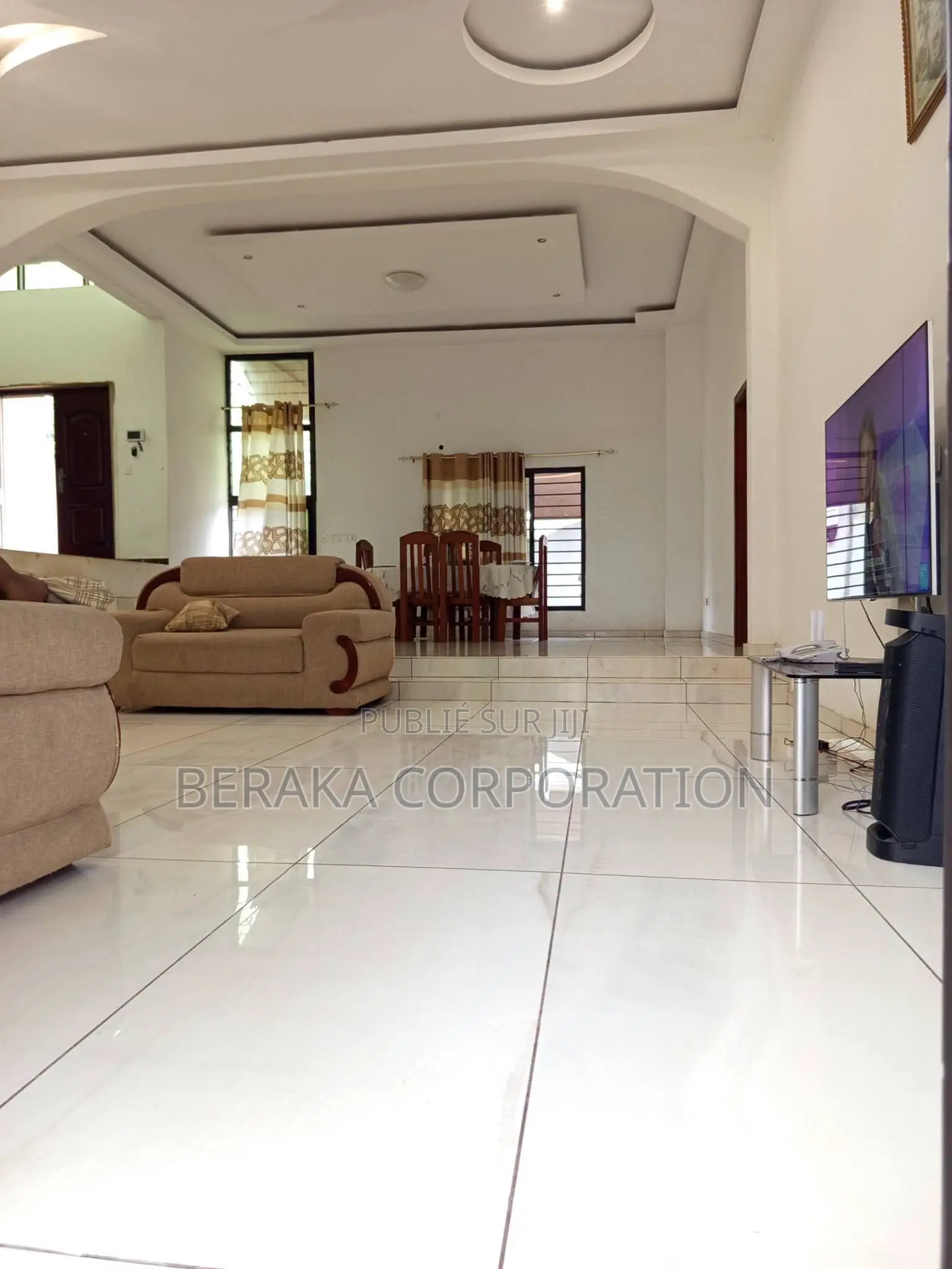5chbre Duplex dans Beraka Corporation, Bingerville à Louer