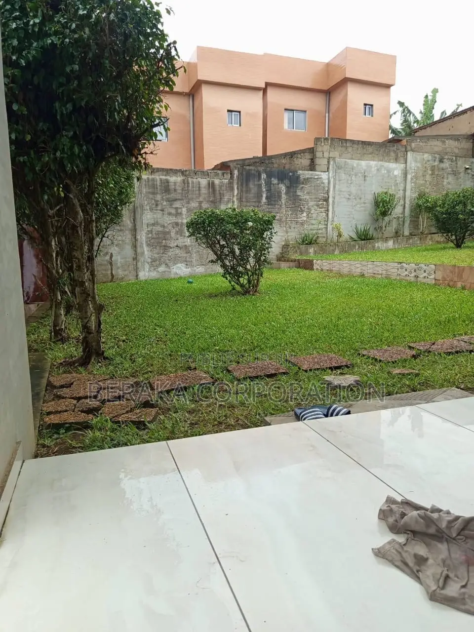 5chbre Duplex dans Beraka Corporation, Bingerville à Louer