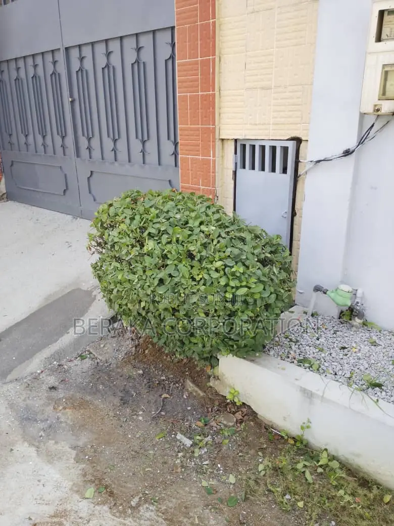 3chbre Villa dans Beraka Corporation, Bingerville à Louer