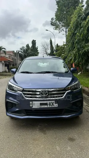 Toyota Rumion 2024 Bleu