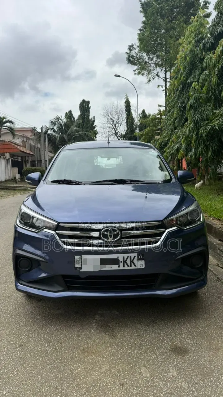 Toyota Rumion 2024 Bleu