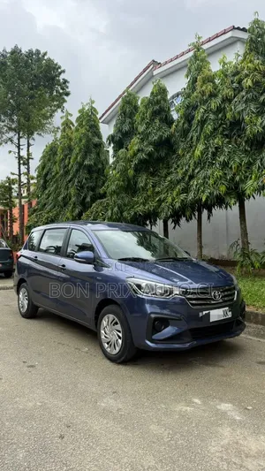 Toyota Rumion 2024 Bleu