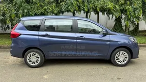 Toyota Rumion 2024 Bleu