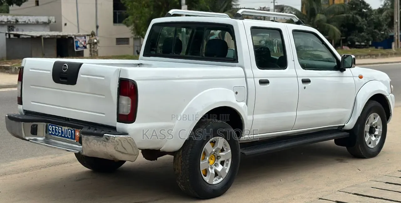 Nissan Hardbody 2019 Blanc