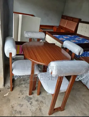 Table Plus 4 Chaise