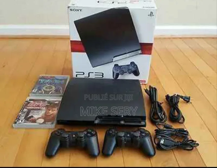 Ps3 Accompagné De 2 Manette