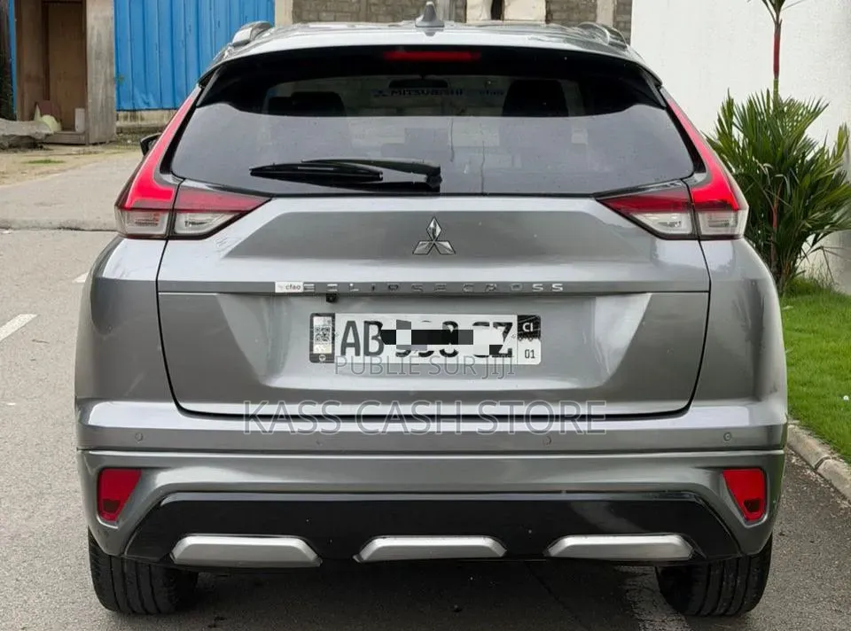 Mitsubishi Eclipse 2022 Gris