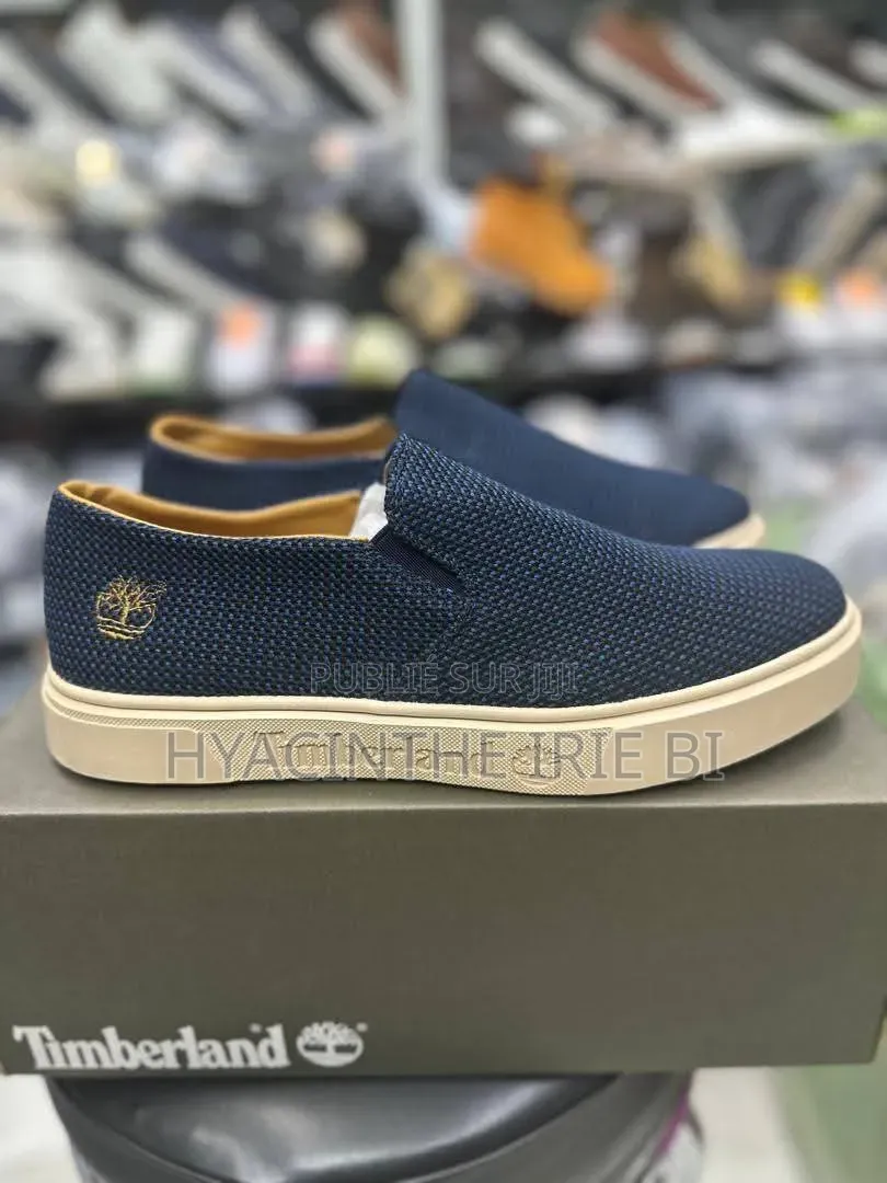 Lacoste Disponible P40-45 
Prix:18.000fcfa