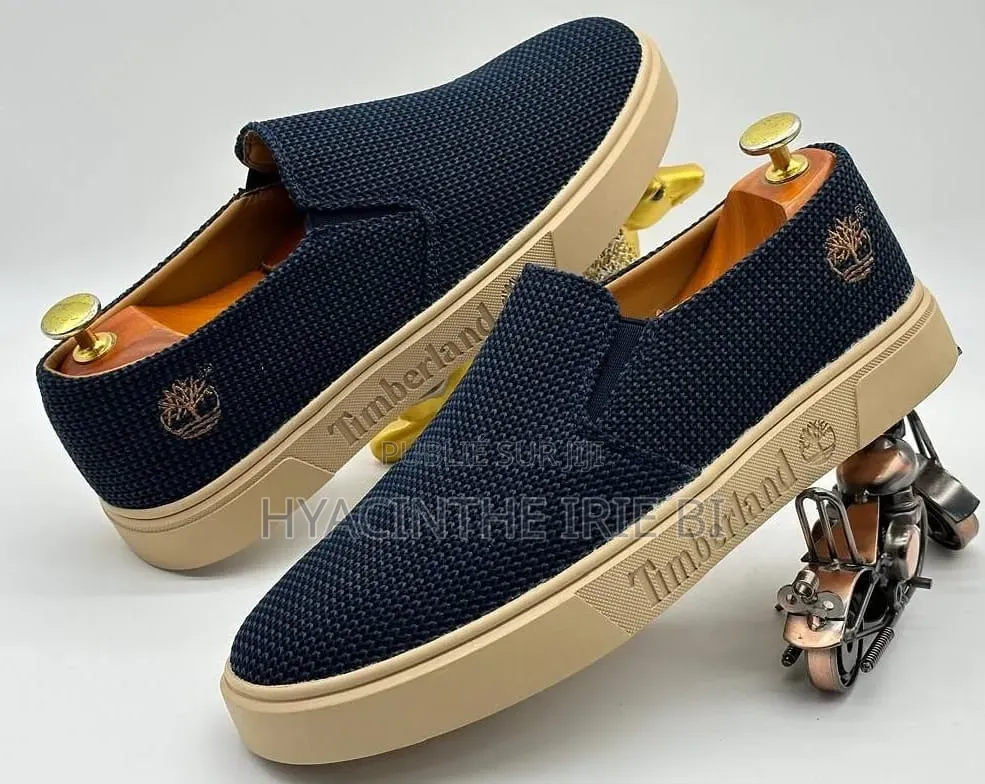 Lacoste Disponible P40-45 
Prix:18.000fcfa