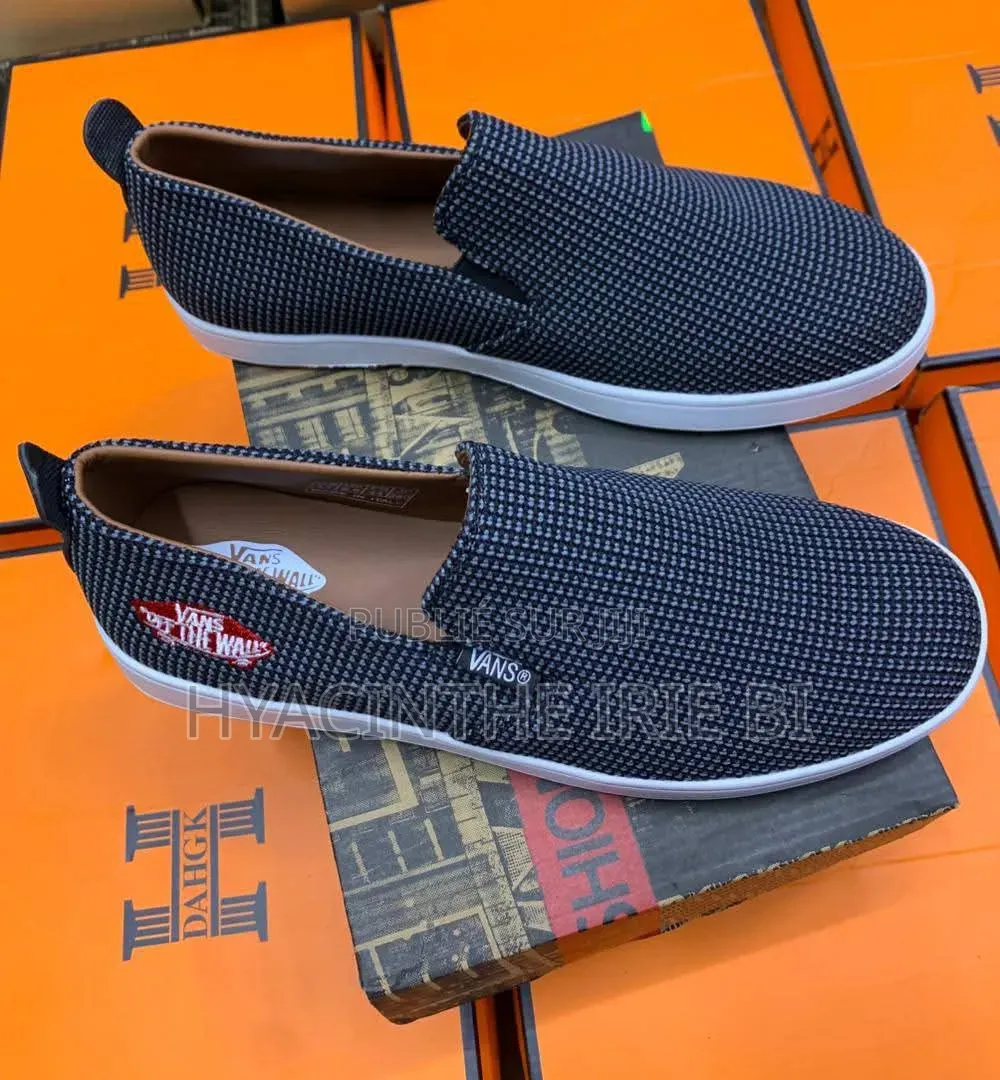Lacoste Disponible P40-45 
Prix:18.000fcfa