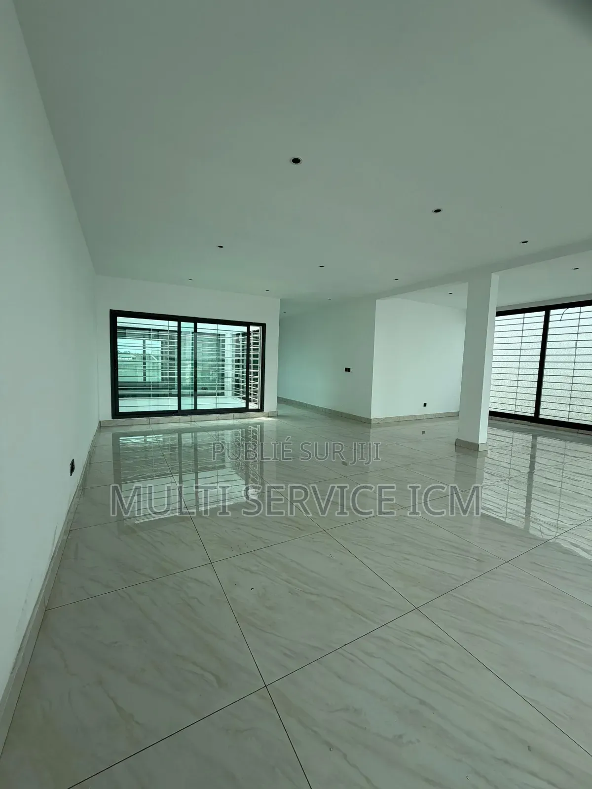 Meublé 6chbre Duplex dans Ismaël Coulibaly, Cocody à Vendre