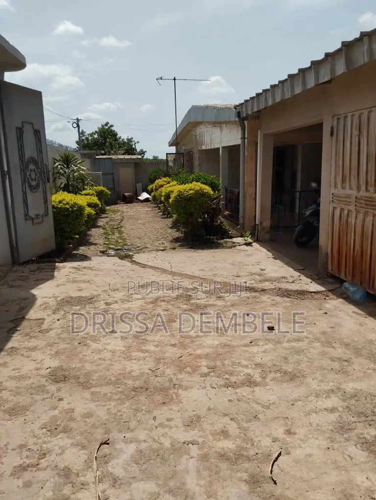 4chbre Villa dans Korhogo à Vendre