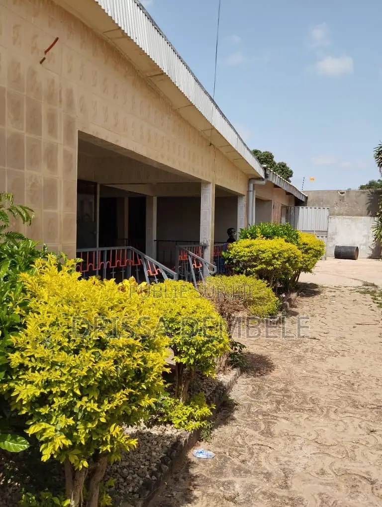 4chbre Villa dans Korhogo à Vendre