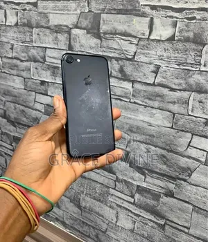 Nouveau Apple iPhone 7 128 GB Noir