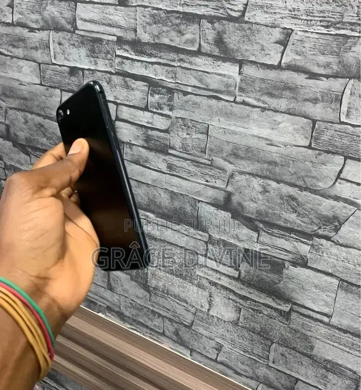 Nouveau Apple iPhone 7 128 GB Noir