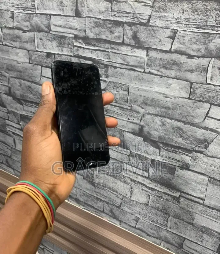 Nouveau Apple iPhone 7 128 GB Noir