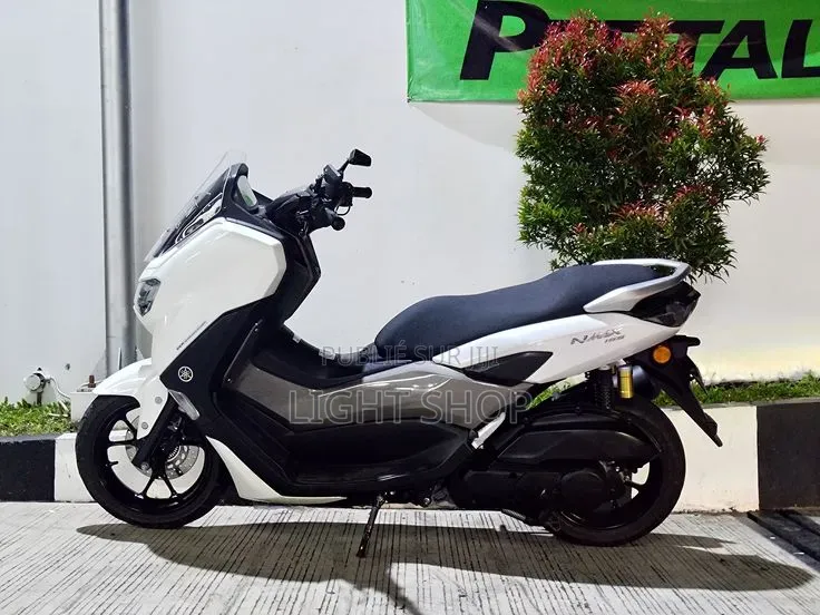 Nouveau Yamaha NMAX 155 2023 Argenté