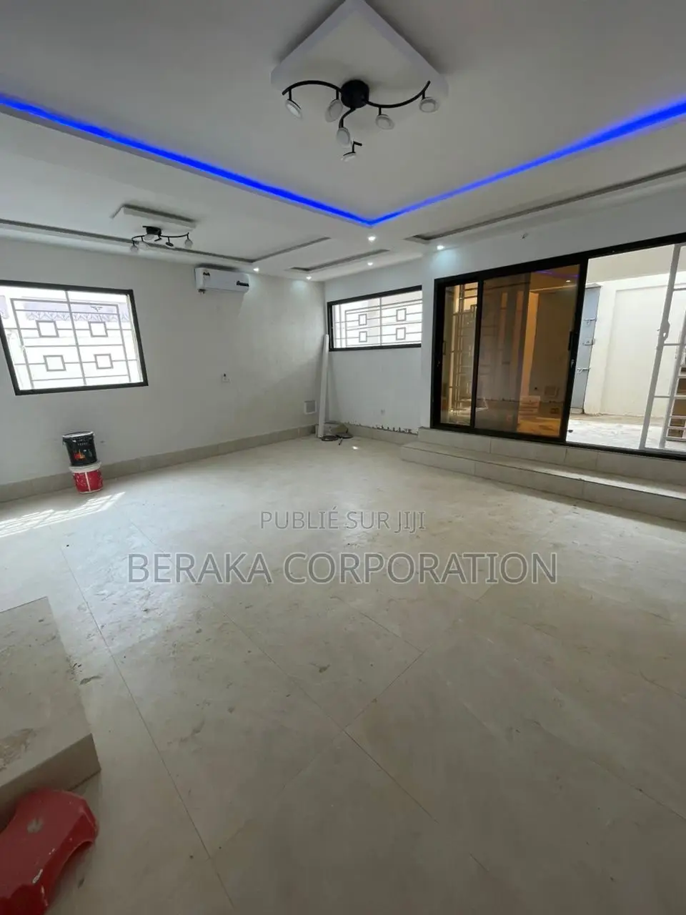 4chbre Duplex dans Beraka Corporation, Cocody à Louer