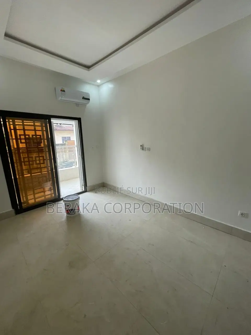 4chbre Duplex dans Beraka Corporation, Cocody à Louer