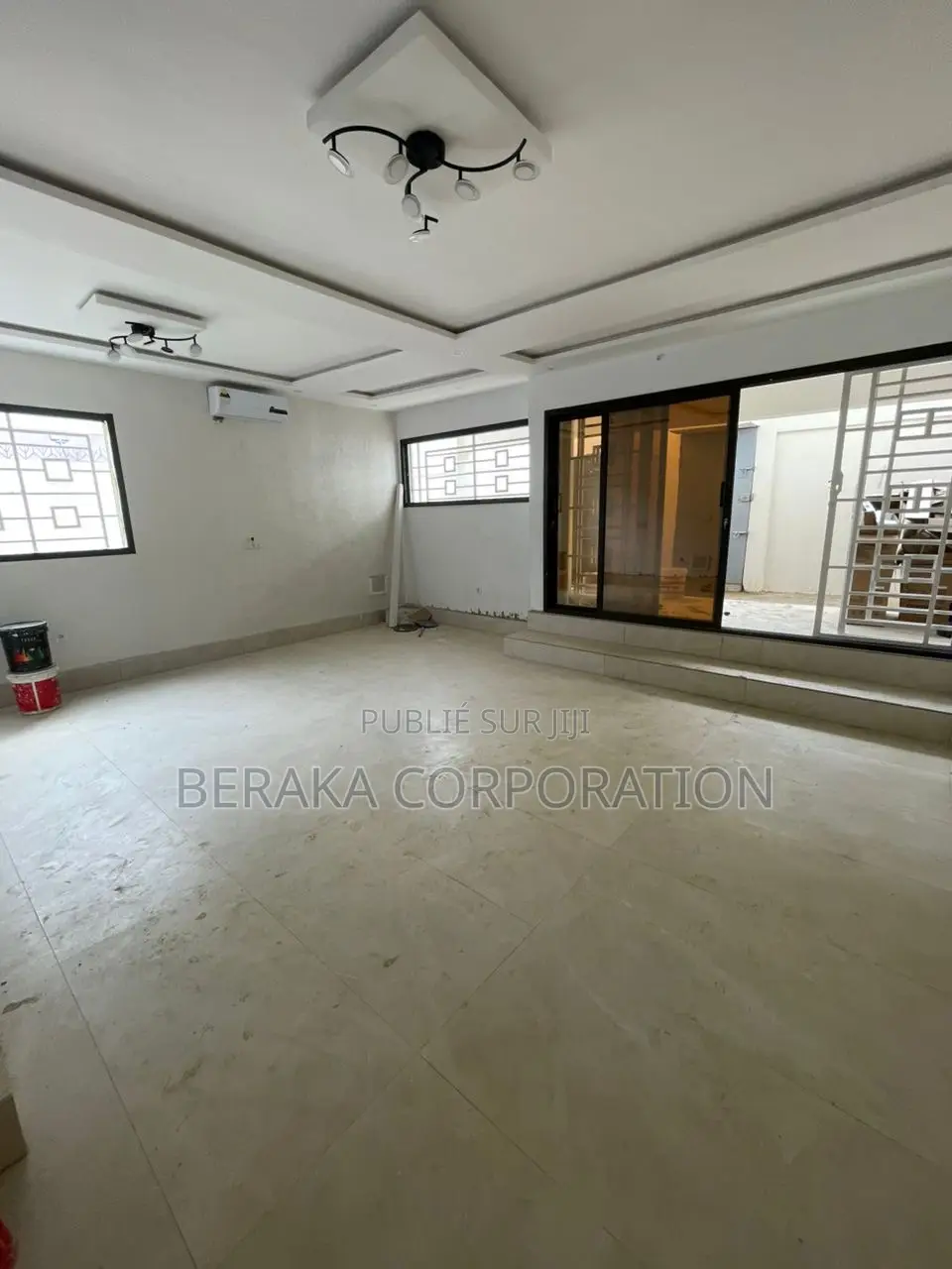 4chbre Duplex dans Beraka Corporation, Cocody à Louer