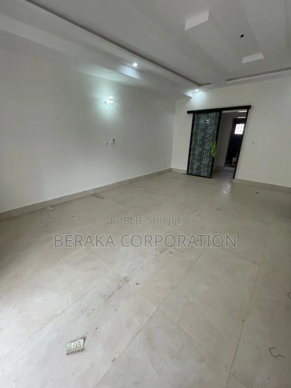 4chbre Duplex dans Beraka Corporation, Cocody à Louer