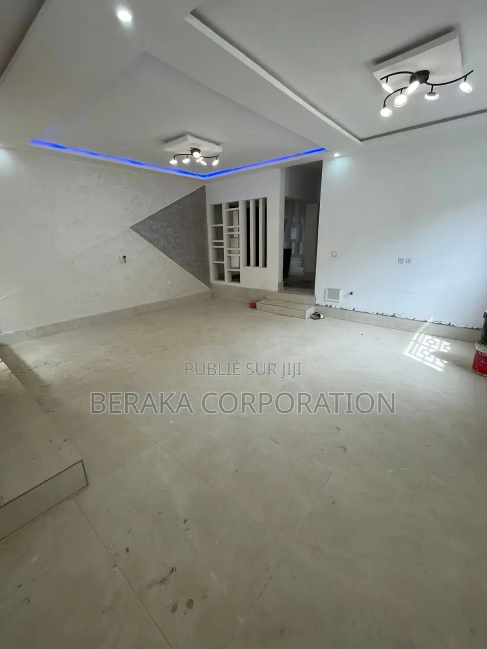4chbre Duplex dans Beraka Corporation, Cocody à Louer