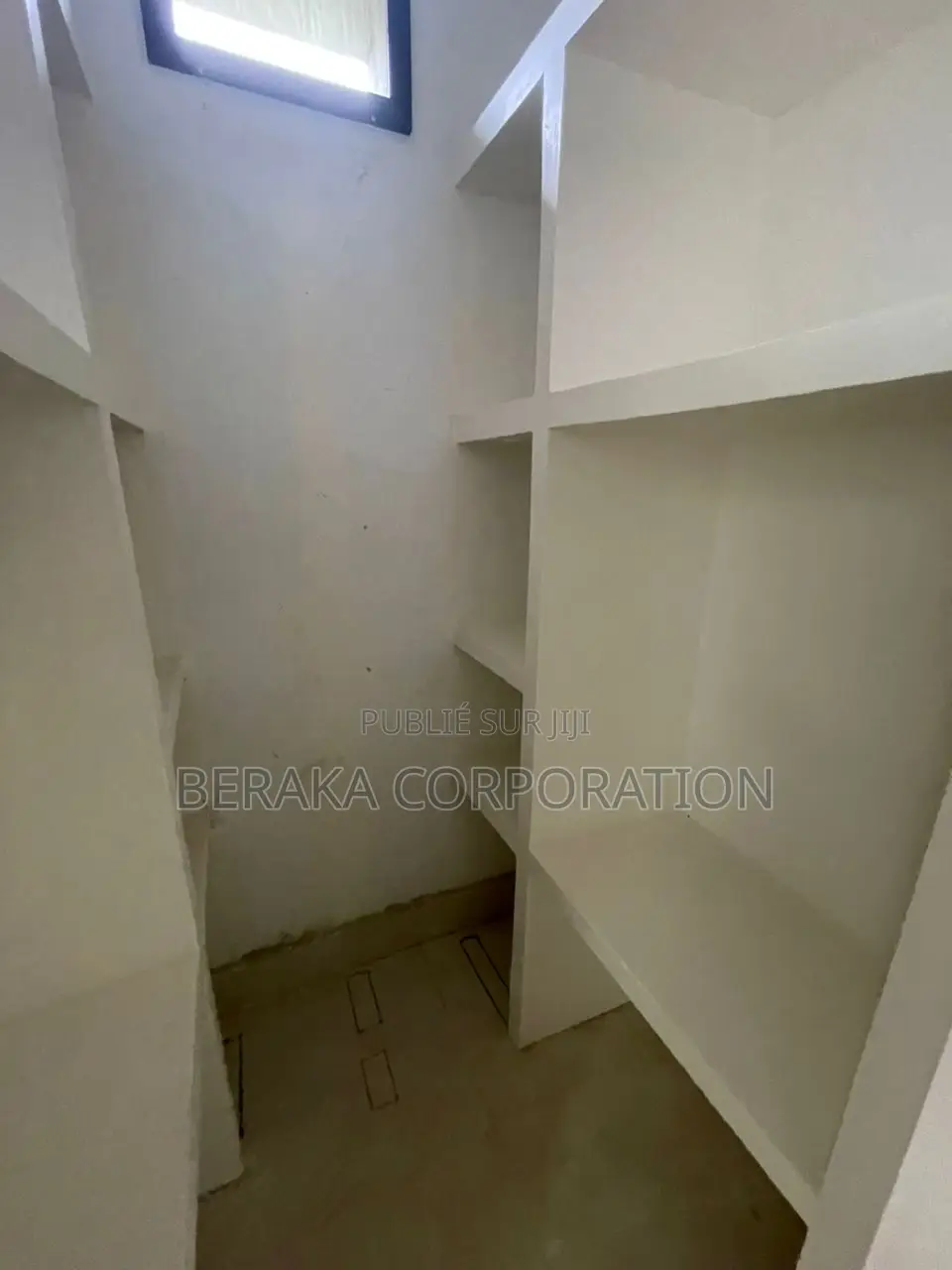 4chbre Duplex dans Beraka Corporation, Cocody à Louer