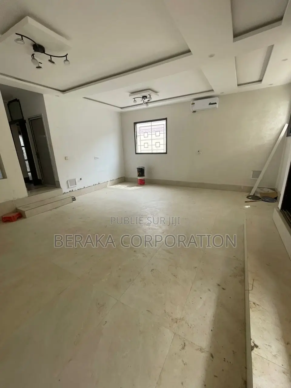 4chbre Duplex dans Beraka Corporation, Cocody à Louer