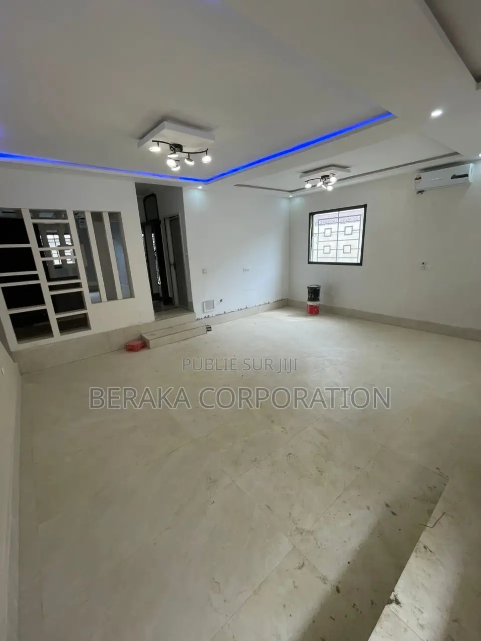 4chbre Duplex dans Beraka Corporation, Cocody à Louer