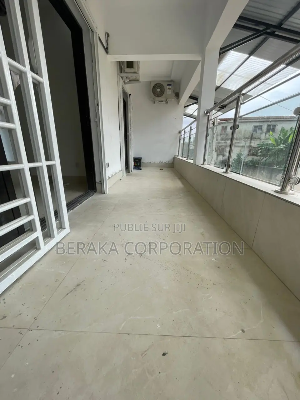 4chbre Duplex dans Beraka Corporation, Cocody à Louer