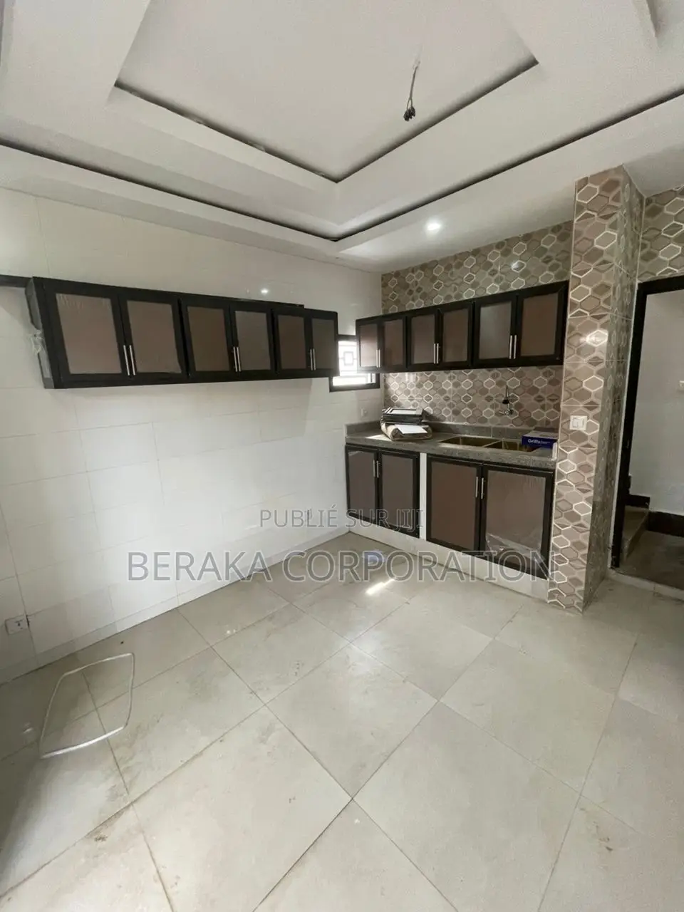 4chbre Duplex dans Beraka Corporation, Cocody à Louer